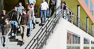 Nachholbedarf. Laut den Hes-so-Verantwortlichen m&uuml;ssen die Schulen digitaler gestaltet werden. Dabei geht es nicht nur um EDV-Anlagen, sondern vor allem um Kompetenzen.Foto wb