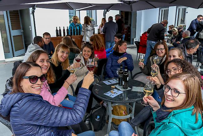 <b>Santé.</b> Der Weinfrühling in Salgesch zog viele Besucher an ...