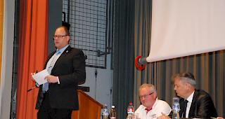 Roger Elsig Pr&auml;sident des Oberwalliser Samariterverbandes (links) sprach unter anderem &uuml;ber die k&uuml;nftigen Herausforderungen. 