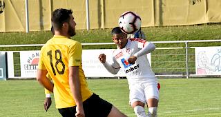 Acosta setzt den Ball kurz vor der Pause an die Latte, der FC Naters Oberwallis verdiente sich den einen Punkt.