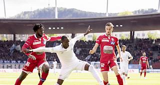 Der Vertrag mit Xavier Kouassi (links) wurde bis 2022 verl&auml;ngert. 