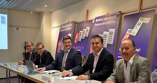 Waffenrecht. Weibeln f&uuml;r ein Ja: St&eacute;phane Pillet, Koordinator CVP Unterwallis, Philippe Nantermod, Pr&auml;sident Walliser Gewerbeverband, Vincent Riesen, Direktor Walliser Industrie- und Handelskammer, Berno Stoffel, Pr&auml;sident Walliser Bergbahnen, und Markus Schmid, Pr&auml;sident Walliser Hotelierverein (von links).