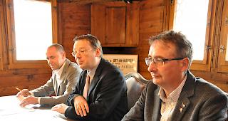 Gemeindepr&auml;sident Franz Ruppen (mitte) kann an der Urversammlung vom 22. Mai 2019 eine solide Verwaltungsrechnung 2018 pr&auml;sentieren.