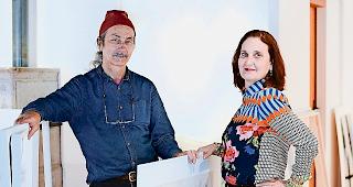 Leichtigkeit der Linienf&uuml;hrung. K&uuml;nstler Fran&ccedil;ois Pont  und Galeristin Graziosa Giger pr&auml;sentieren eine Ausstellung  mit Tiefgang.Foto Val&eacute;rie Giger