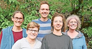 Gr&uuml;n. Marianne K&uuml;nzle, Brigitte Wolf, Aaron Heinzmann, Caroline Ingold und Maggie Loretan (v.&thinsp;l.).Foto zvg