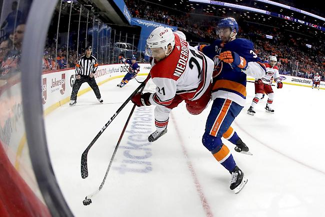 Persönliche Bestmarke. Der Bündner Nino Niederreiter (links) steht erstmals in den Playoff-Halbfinals um den Stanley Cup.