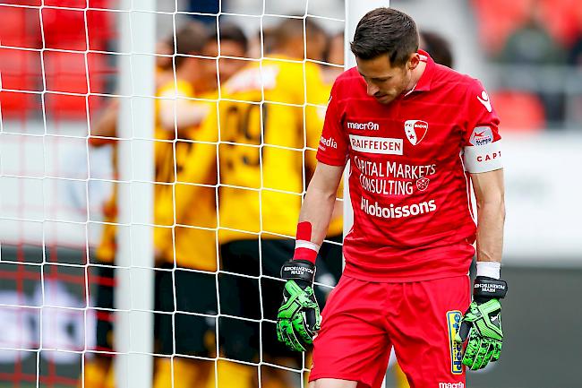 Chancenlos. Der FC Sitten mit Torhüter Kevin Fickentscher musste sich vor heimischer Kulisse gegen Meister YB mit 0:4 geschlagen geben.