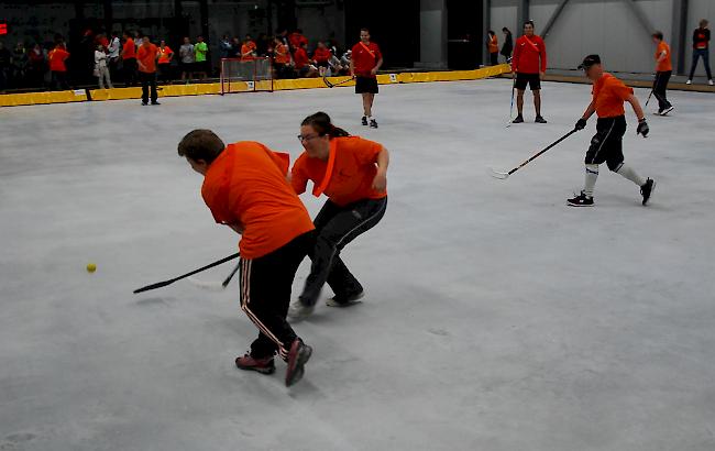 Impressionen des Unihockeyturniers in Brig.