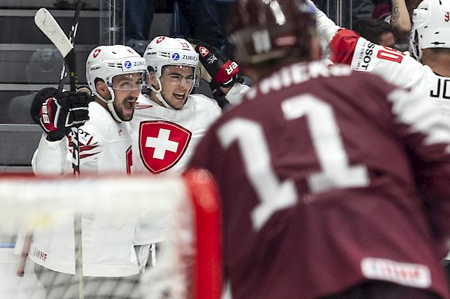 Nico Hischier schoss 3 Minuten vor Schluss das wegweisende 2:1 für die Schweiz.