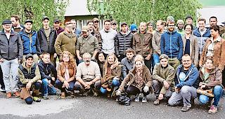 Geschafft. Nach einer zweij&auml;hrigen Ausbildung, Schiess-, Theorie- und schriftlichen Pr&uuml;fungen konnten die Walliser Jungj&auml;gerinnen und Jungj&auml;ger ihr Jagdpatent entgegennehmen.Foto WB