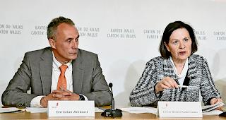 Kontrovers. Staatsr&auml;tin Esther Waeber-Kalbermatten und Kantonsarzt Christian Ambord zeichnen das Bild einer heilen Walliser Gesundheits&shy;versorgung. Die Walliser &Auml;rztegesellschaft interpretiert die neuste Erhebung des Kantons indessen ganz anders.