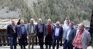 Gesch&auml;ftsjahr 2018. Verwaltungsrat, Gesch&auml;fts- und Betriebsführung der KW Ackersand I AG zogen eine positive Bilanz: Urban Andenmatten (von links), Konrad Burgener, Diego Pfammatter, Michel Schwery (Vizepr&auml;sident),
Urs Hildbrand, Bruno Andenmatten (Pr&auml;sident), Rolf Schr&ouml;ter, Jürgen Brigger und Markus
Noti. Auf dem Foto fehlt Egon Furrer. 