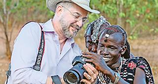 Patrick Rohr bei den Massai in Kenia...