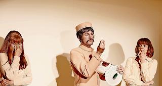 Bitterb&ouml;s. Nora Abdel-Maksouds Satire &laquo;Caf&eacute; Populaire&raquo; ist eine Gesellschaftskritik.