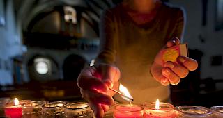 In Glis. Die Kultusfreiheit gest&ouml;rt. 