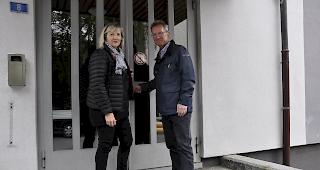 Tina Sch&ouml;ni, Sportverantwortliche bei Pro Senectute Valais-Wallis, mit Kursleiter Marco Lagger: Gerne h&auml;tten sie mit Personen 60+ eine spezielle Tanzsession durchgef&uuml;hrt.