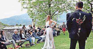 Gut gemacht. Schnappschuss von der Modeschau der Ecole de couture du Valais im Kunstmuseum. &Uuml;berzeugend.Foto wb