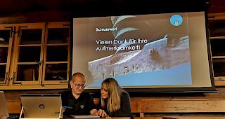 1,3 Millionen. Gemeindepr&auml;sident Theo Schmid und Gemeinder&auml;tin Kerstin Knubel-Theler blicken auf ein Jahr zur&uuml;ck, in welchem die Gemeinde Ausserberg erneut stark in die Infrastruktur investiert hat.
