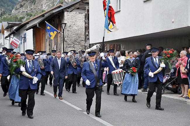 Ebenso am Umzug: die "Elite" Niedergampel...