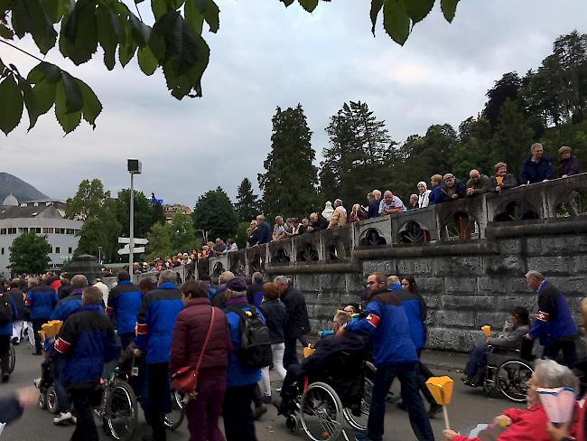 Den Kranken und den Behinderten gilt in Lourdes die besondere Aufmerksamkeit.