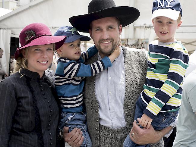 Stefanie Shaw (28), Jonas (3), Wendelin (28) und Raffael Schwery (5), Naters.