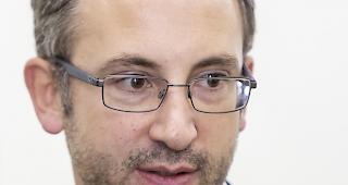 Begleitet Armeechef Philippe Rebord bei einem Besuch der Schweizer Truppen im Kosovo: Staatsrat Fr&eacute;d&eacute;ric Favre. 