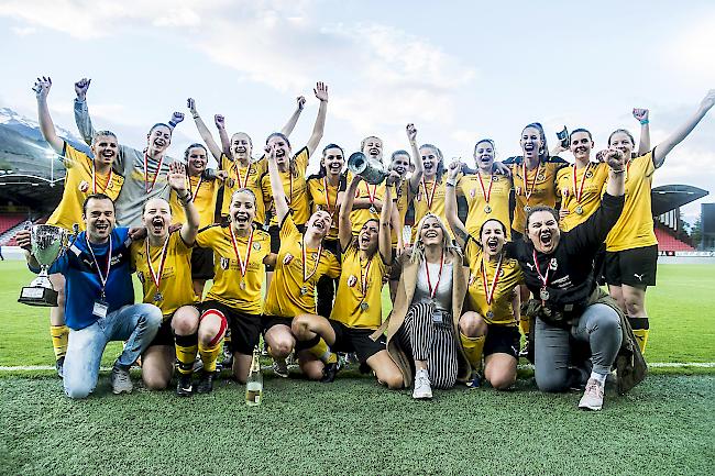 Ein echter Triumph, das Frauenteam des FC Brig-Glis als Walliser Cupsieger 2019.