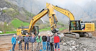 Es wird endlich realisiert. Bauverantwortliche beim offiziellen Start zu den Hochwasserschutzmassnahmen in Leukerbad.