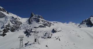 Bei einem Skiunfall in Zermatt ist am Freitag ein Mann ums Leben gekommen. 