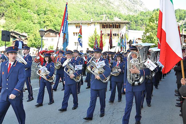 Die neue Uniform der MG Belalp Naters im Retro-Design.