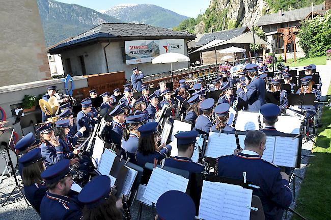 Impressionen von der Neuuniformierung der MG Belalp Naters.