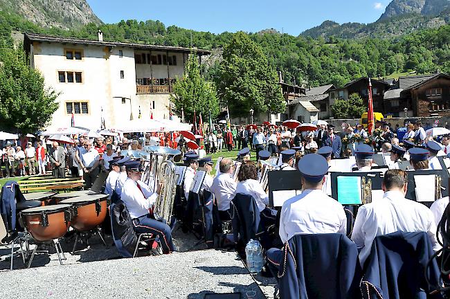 Impressionen von der Neuuniformierung der MG Belalp Naters.