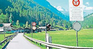 Eine SVP-Motion fordert f&uuml;r die Strasse nach Zermatt zwei Galerien.