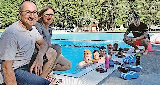 Die Co-Pr&auml;sidenten Giovanni Gallo und Tamar Hosennen-Gerber (von links) mit einer Trainingsgruppe und Trainer Roman Lochmatter (ganz rechts.)