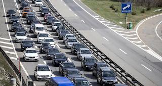 Am sp&auml;teren Samstagvormittag war die Blechschlange zwischen Altdorf und dem Nordportal des Gotthardtunnels 18 Kilometer lang.
