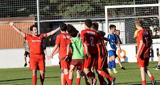 Nach dem Schlusspfiff feiert der FC Raron den Ligaerhalt, Naters II taucht zusammen mit Saint-L&eacute;onard in die 3. Liga.