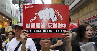 Nach der Grossdemonstration von rund einer Million Menschen in Hongkong gegen geplante Auslieferungen an China ist es in der Nacht zum Montag zu Ausschreitungen gekommen. Es gab Verletzte und Festnahmen.