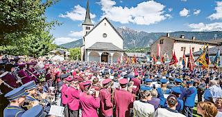 Eine Einheit. Beim Gesamtspiel unter Dirigent David Lochmatter wurde auch der Marignan-Marsch zum Besten gegeben.