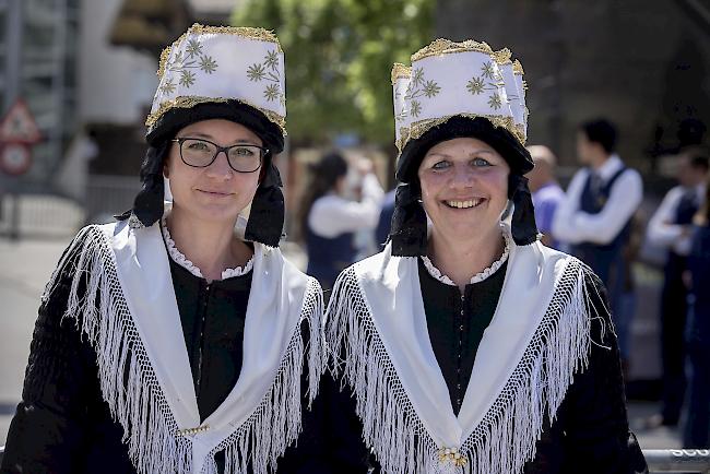 Brigitte  (47) und Lilian Zenhäusern ( 52), Bürchen.