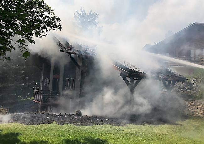 Beim Brand eines Chalets in Ovronnaz am Mittwochnachmittag ist grosser Sachschaden entstanden. Personen sind keine verletzt worden.