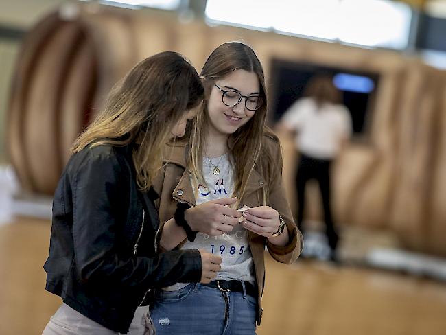 Verschiedene Klassen aus dem Gesundheitsbereich besuchen den Präventionsanlass. 