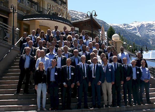 Die Medienbeauftragten der Polizei hörten sich in Zermatt Referate an und tauschten sich aus.