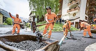&Ouml;kologischer und langlebiger. Zermatt erhofft sich viel vom gestern verbauten Kunststoff-Asphalt.
