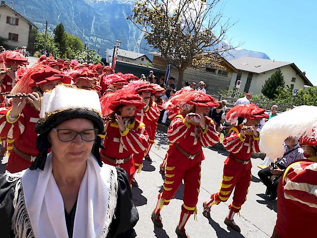 Impressionen vom Umzug am Oberwalliser Tambouren- und Pfeiferfest in Erschmatt.