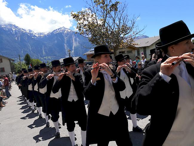 Impressionen vom Umzug am Oberwalliser Tambouren- und Pfeiferfest in Erschmatt.