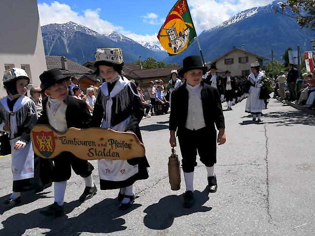 Impressionen vom Umzug am Oberwalliser Tambouren- und Pfeiferfest in Erschmatt.