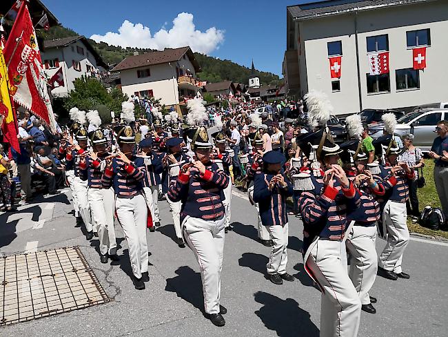 Impressionen vom Umzug am Oberwalliser Tambouren- und Pfeiferfest in Erschmatt.