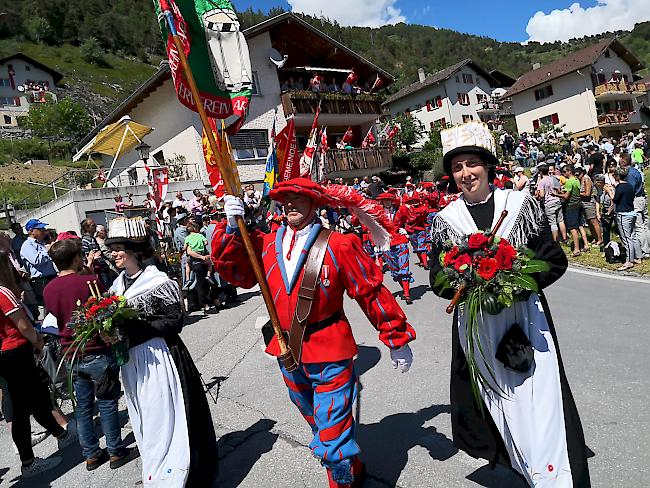 Impressionen vom Umzug am Oberwalliser Tambouren- und Pfeiferfest in Erschmatt.