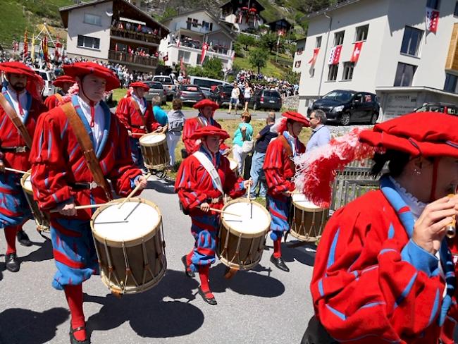 Impressionen vom Umzug am Oberwalliser Tambouren- und Pfeiferfest in Erschmatt.