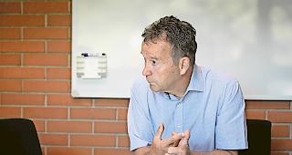 Erkl&auml;rungsbedarf. Wegen einer Lehrperson ist Schuldirektor Robert Lochmatter speziell gefordert.